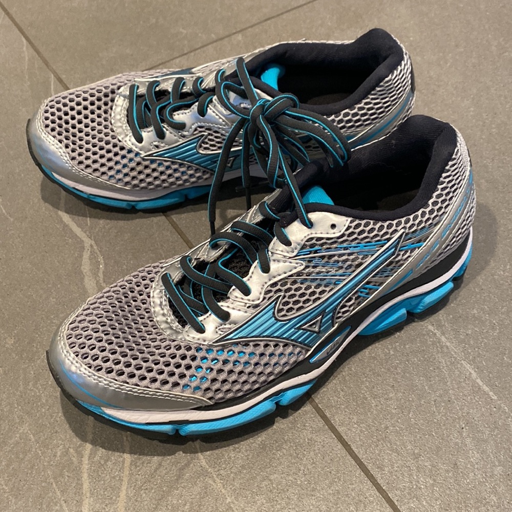 ASICS Gray and blue smooth ride sneaker